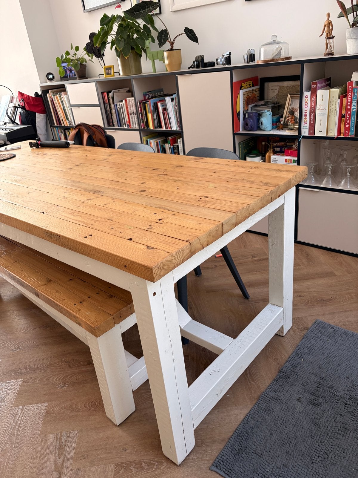 Handgemaakte eettafel met bankje, Huis en Inrichting, Tafels | Eettafels, Ophalen, Gebruikt, 200 cm of meer, 50 tot 100 cm