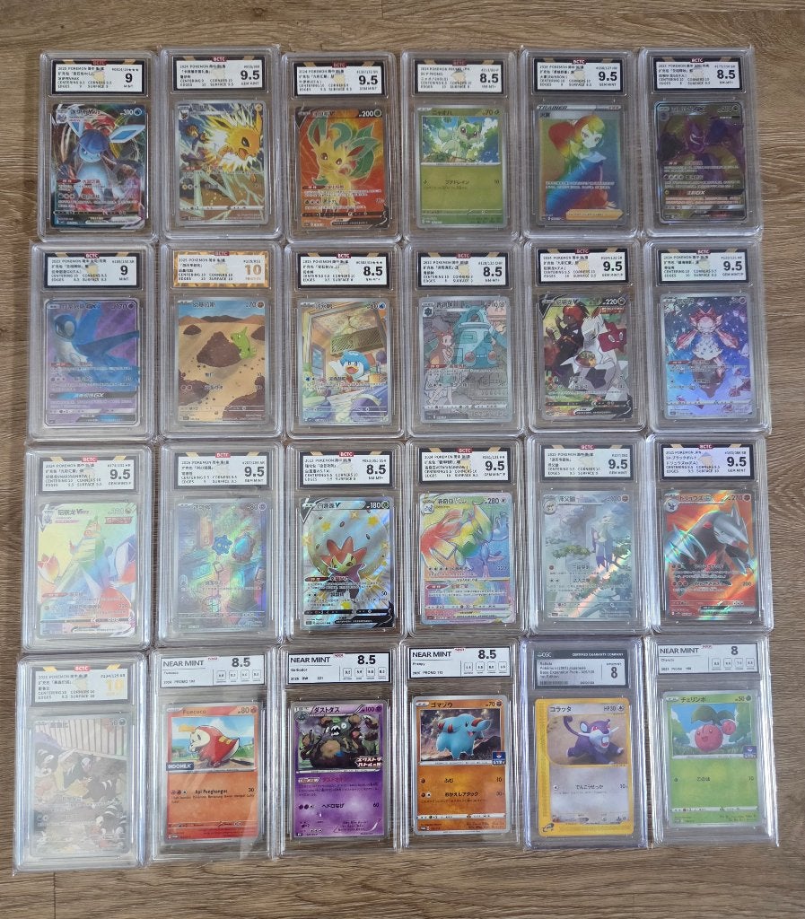 24 pokemon slabs, Ophalen, Zo goed als nieuw, Meerdere kaarten, Foil