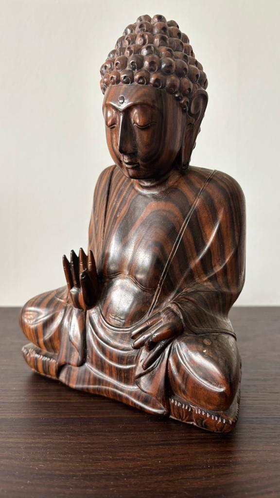 Ebbenhout  handgesneden Boeddha uit Bali, Indonesië, Houtsnijwerk, Ophalen of Verzenden, Handgemaakt, 20 - 50 cm