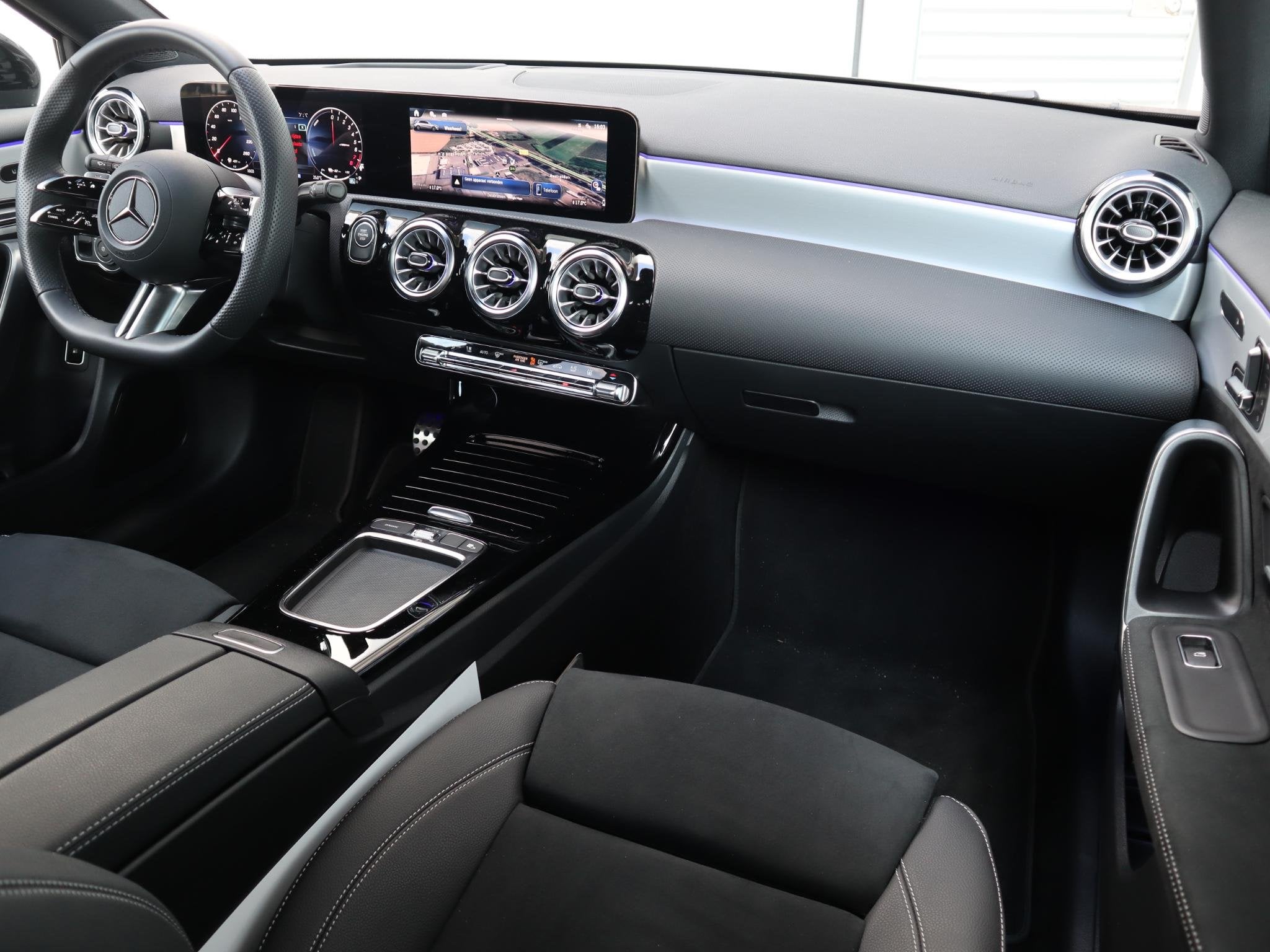 Mercedes-Benz A-klasse 250 e Business Solution AMG, Auto's, 4 cilinders, Bedrijf, Hybride Elektrisch/Benzine, 1600 kg