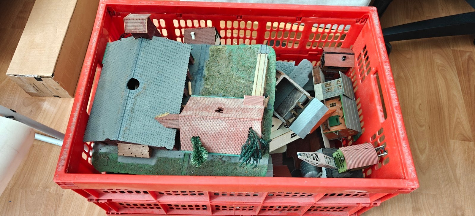 Krat modelspoor huisjes, Ophalen of Verzenden, Kolomboormachine