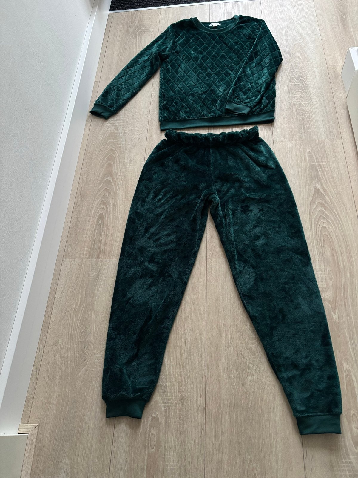 Primark Groen Fluweel Trainingspak Maat S, Ophalen of Verzenden, Nieuw