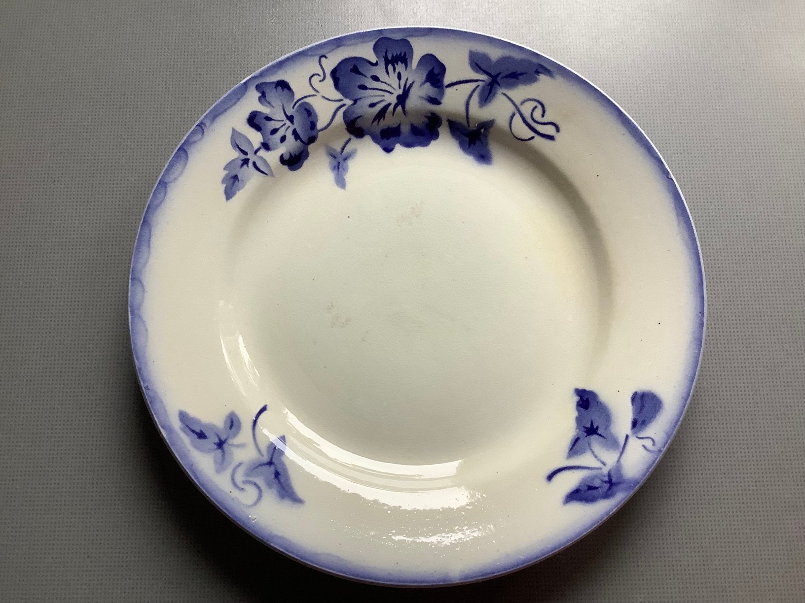 Nimy aardewerken ontbijtbord uit de collectie "Floral Bleu", Ophalen of Verzenden