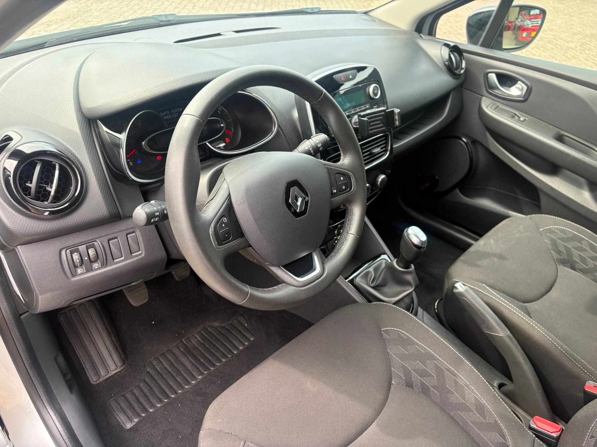Foto 10 van Renault Clio Estate 1.2 16V *AC
