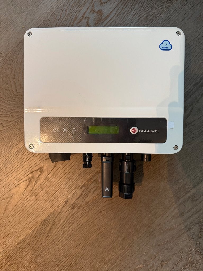 GoodWe 1500Wp Solar omvormer met gratis WiFi dongle (zgan), Ophalen of Verzenden, Zo goed als nieuw, Overige typen, 200 wattpiek of meer