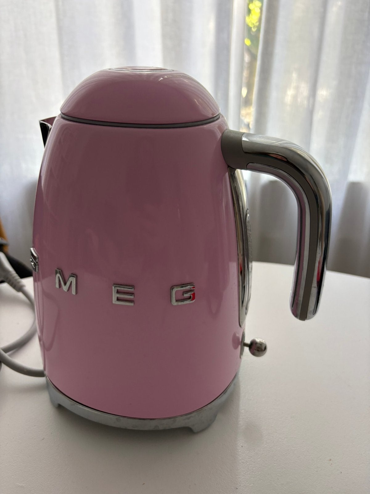 Smeg waterkoker roze 1,7 liter, Witgoed en Apparatuur, 1 tot 2 liter, Ophalen of Verzenden, Zo goed als nieuw