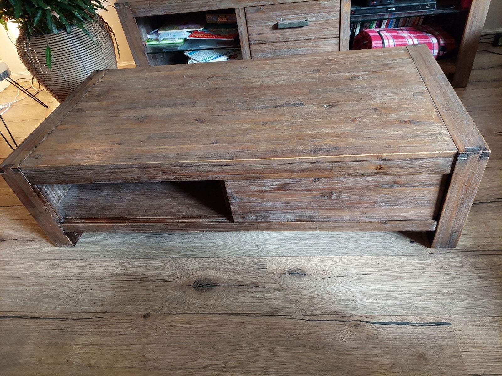 Salontafel met opbergruimte en verschuifbare deuren, Ophalen, 100 tot 150 cm, 50 tot 100 cm, Zo goed als nieuw