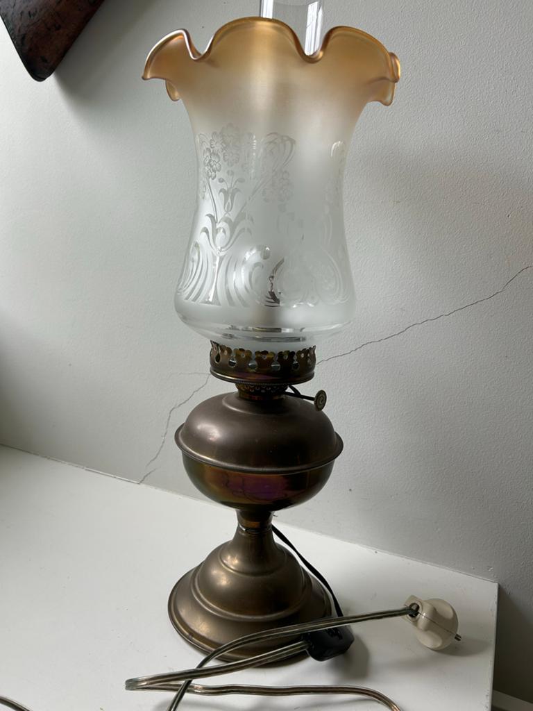 Antieke olielamp omgebouwd naar elektrische lamp, Ophalen of Verzenden