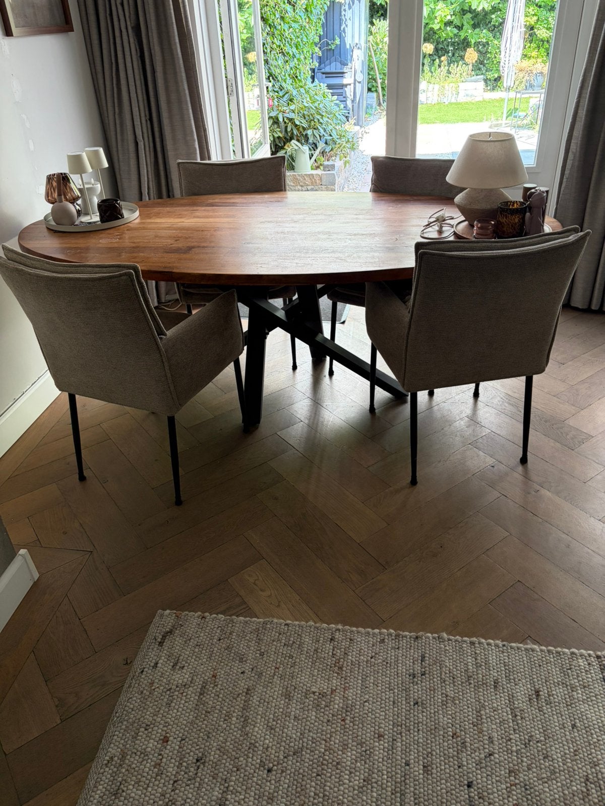 Ovale tafel hout met stalen onderstel, Ophalen, Zo goed als nieuw, 4 tot 6 stoelen