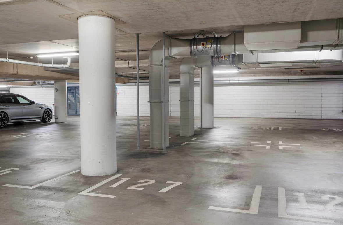 Overdekte parkeerplaats te huur in Amsterdam Centrum, Huizen en Kamers, Garages en Parkeerplaatsen, Amsterdam
