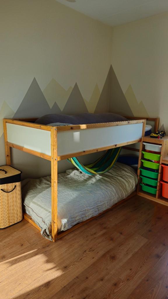Kinderbed met trap ladenkast inclusief ladjes, Ophalen, Gebruikt, 90 cm, Wit