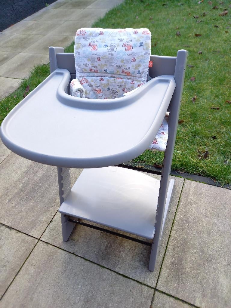Stokke Tripp Trapp kinderstoel, met tafelblad en babyset, Kinderen en Baby's, Kinderstoelen, Ophalen, Gebruikt, Meegroeistoel