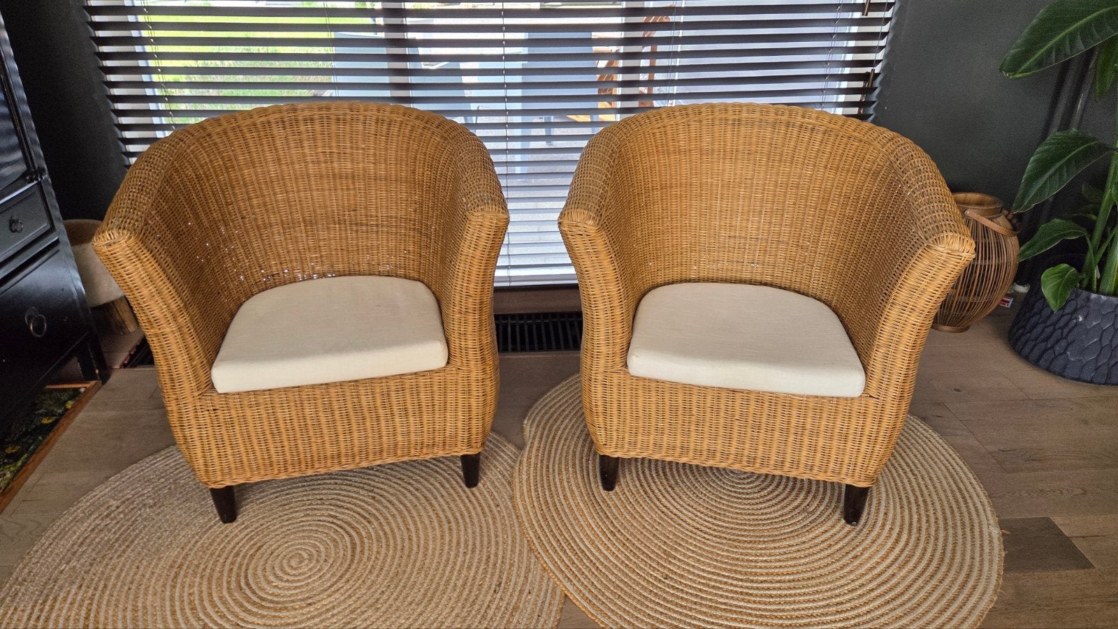 2 mooie grote rieten fauteuils voor binnen of overkapping, Ophalen, Zo goed als nieuw, Riet of Rotan