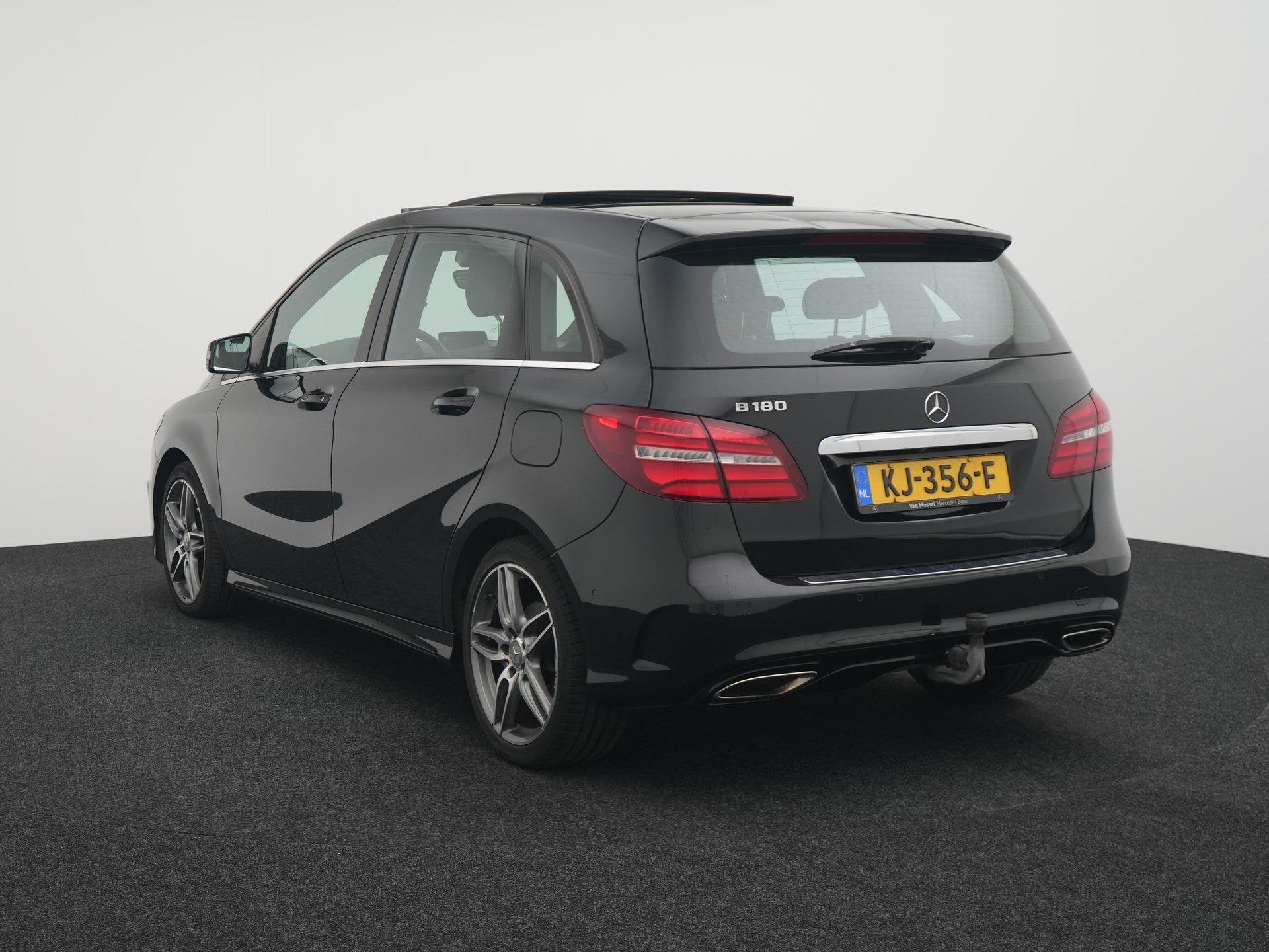 Mercedes-Benz B-klasse 180 AMG Night Edition Plus AUTOMAAT |, 1325 kg, Gebruikt, 4 cilinders, Leder en Stof