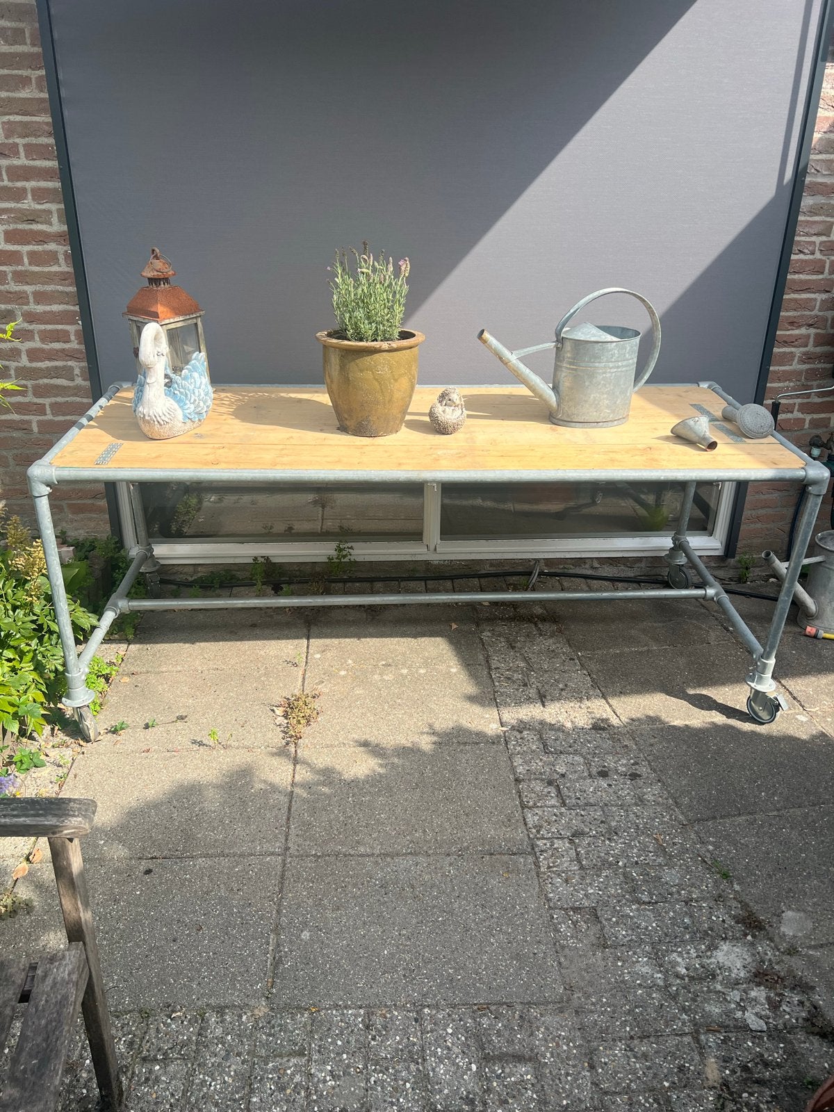 Verrijdbare tuintafel /plantentafel van steigerbuis en hout, Ophalen, Gebruikt, Rechthoekig, Hout