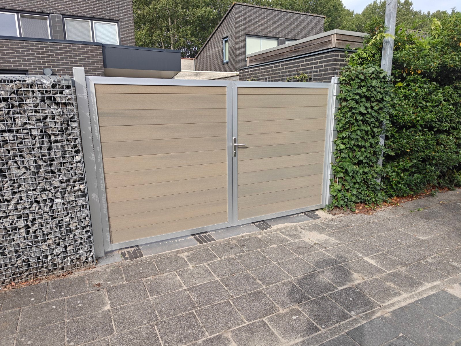 Dubbele poortdeur aluminium met composiet planken, Tuin en Terras, Tuinpoorten, Gebruikt, Aluminium, Ophalen of Verzenden, 150 tot 200 cm