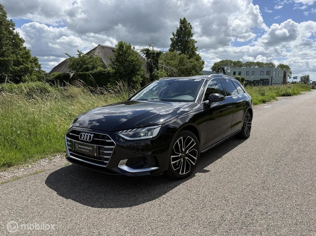 Audi A4 40 TFSI Pro Line / CarPlay / Matrix / ACC / Navi, Stof, Gebruikt, 1984 cc, Zwart