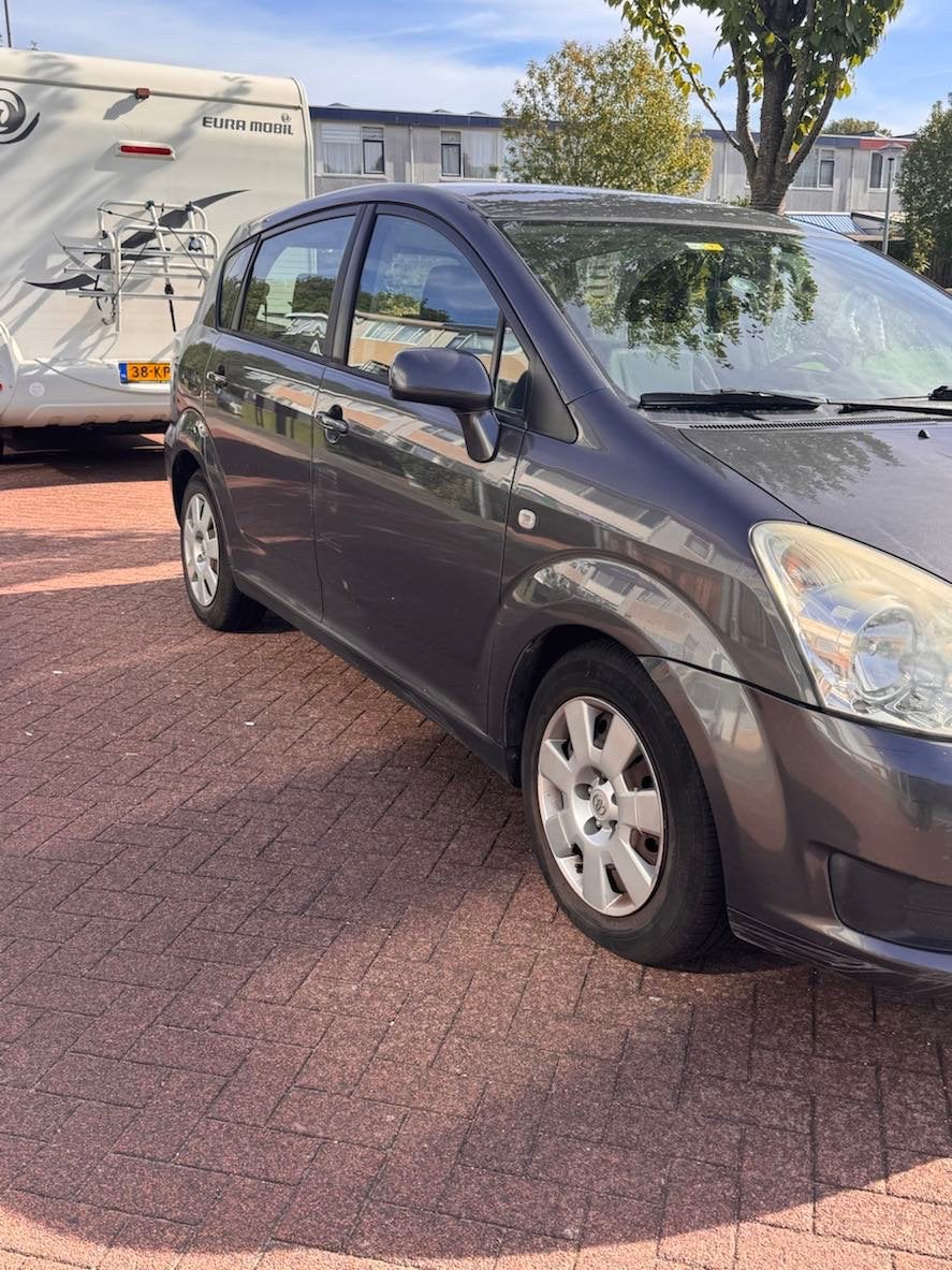Foto 10 van Toyota Corolla Verso 2.2 D4d-f 5P 2007 Grijs