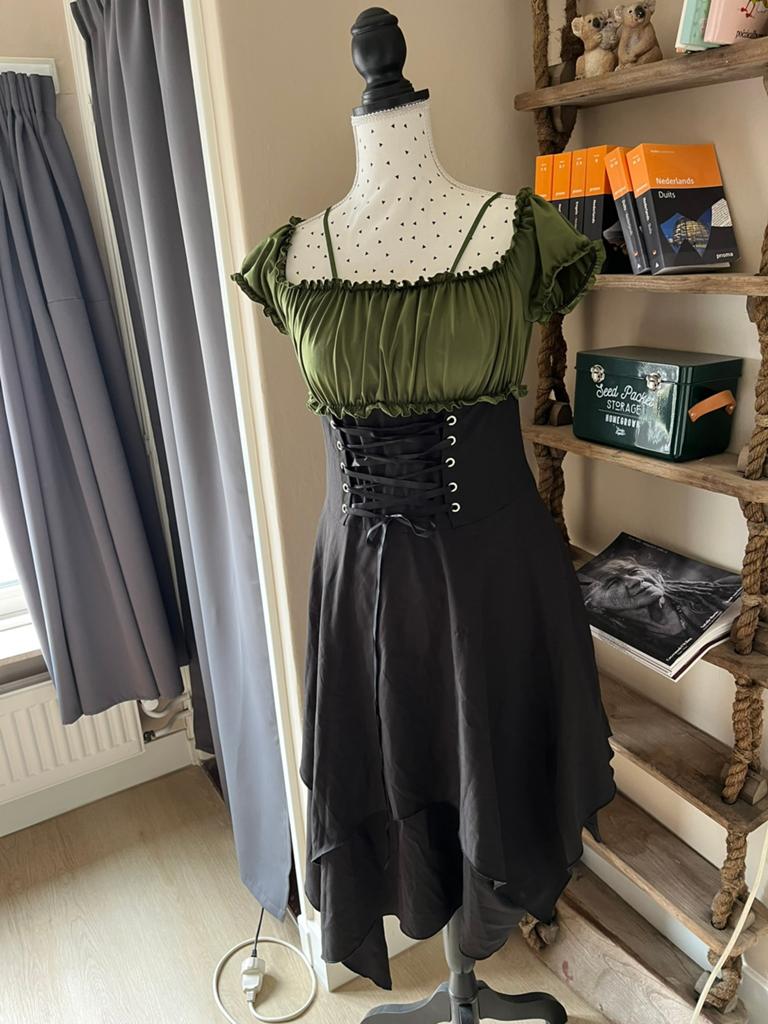 Fantasy Dirndl Jurk - Groen en Zwart, Maat 38/40 (M), Ophalen of Verzenden, Zo goed als nieuw, Onder de knie