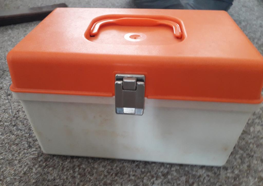 Curver naaibox met inhoud, Ophalen