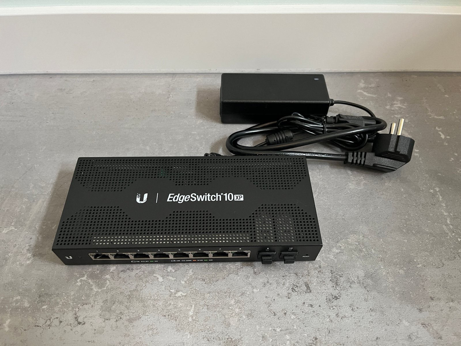 Ubiquiti EdgeSwitch 10XP - 8x Gigabit PoE, 2x SFP, Computers en Software, Netwerk switches, Ophalen, Gebruikt