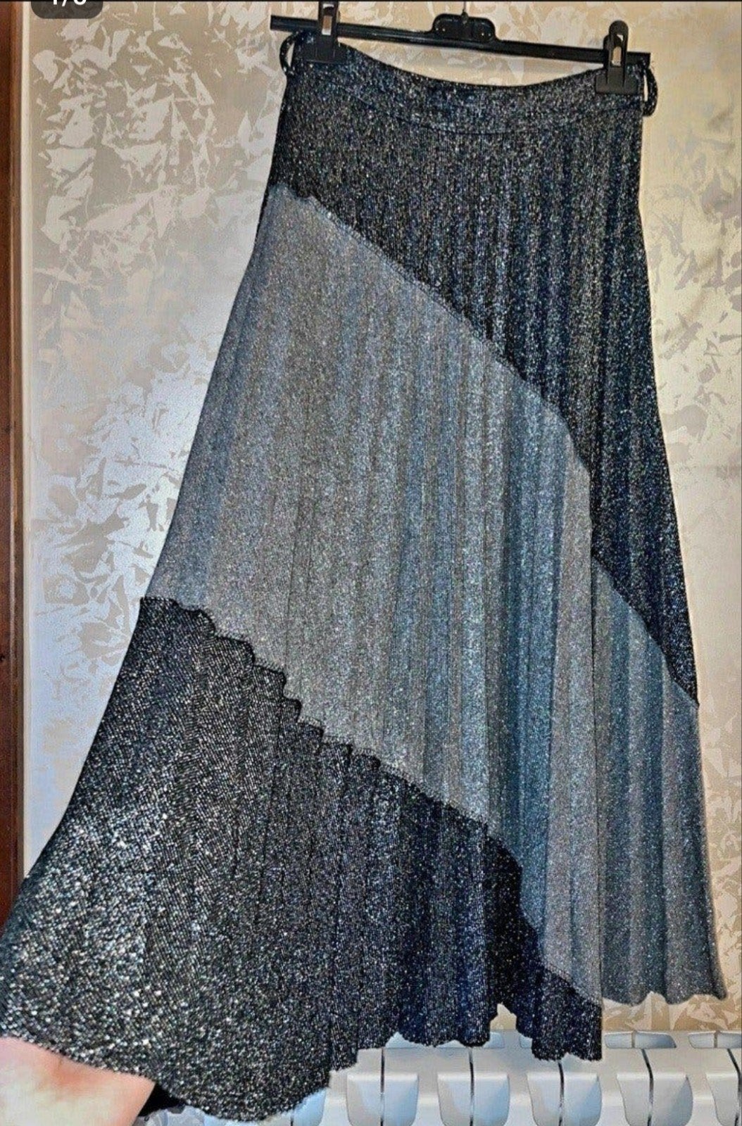 Ake Antraciet Grijze Glitter plisse rok maat M, Kleding | Dames, Ophalen of Verzenden