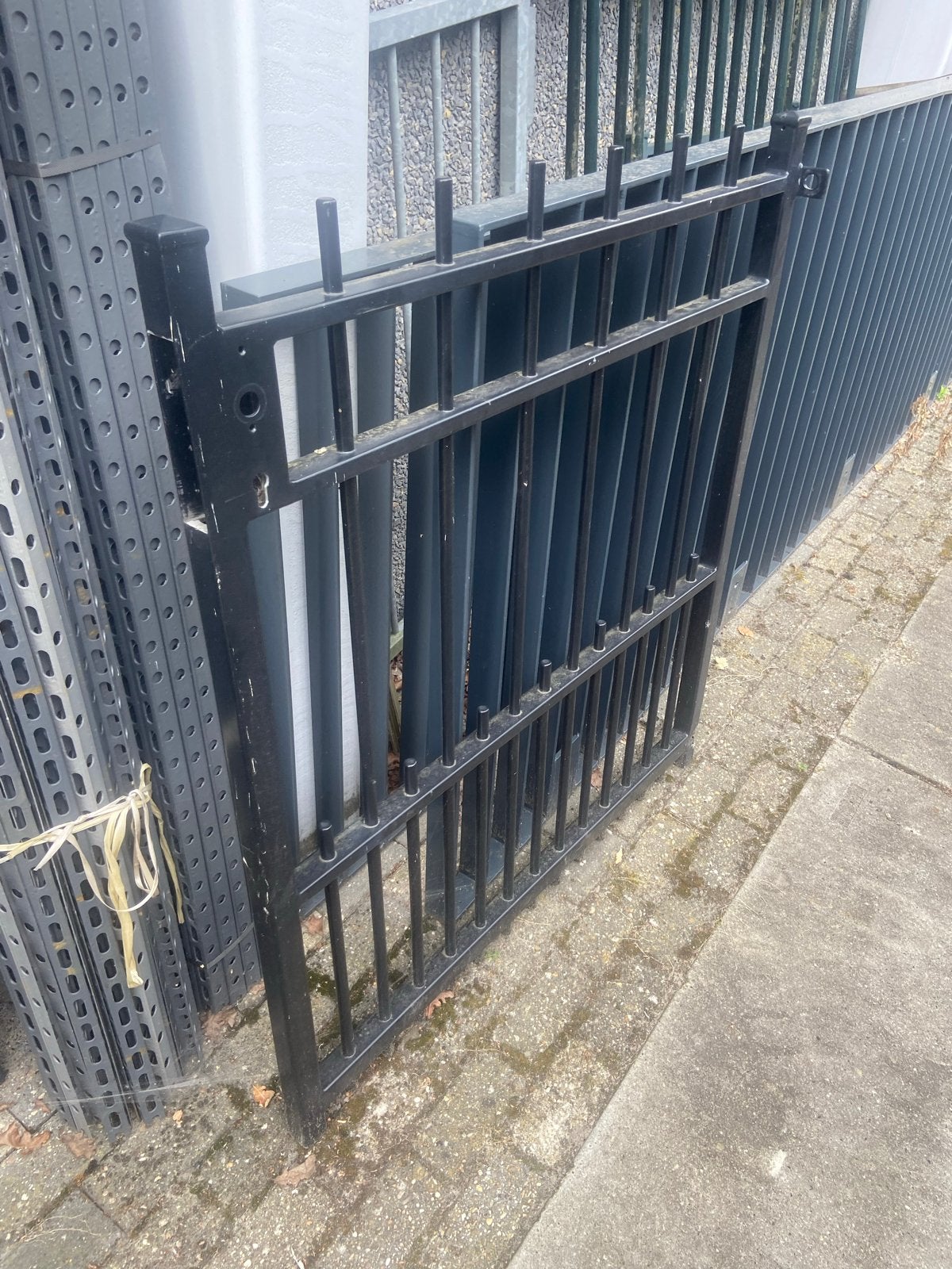 Zwart Loopdeur Hekwerk - Nieuwstaat met klein defect, Ophalen, Met poort, Nieuw, Tuinhek