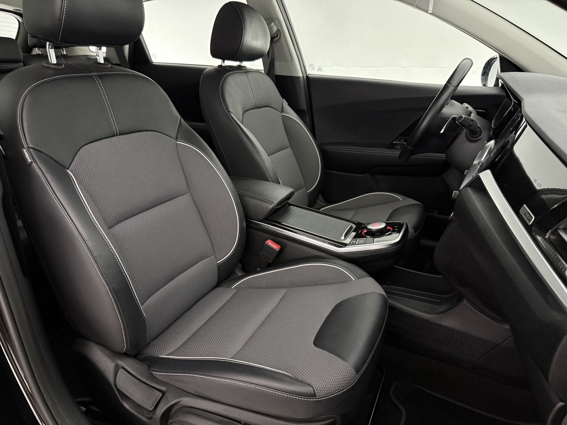 Foto 18 van Kia e-Niro DynamicLine 64 kWh | Snelladen | SOH 95% | Clima