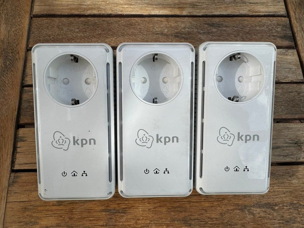 KPN Stroomet Netwerkadapter MT 2360 (3 stuks), Computers en Software, Netwerk switches, Zo goed als nieuw, Ophalen of Verzenden