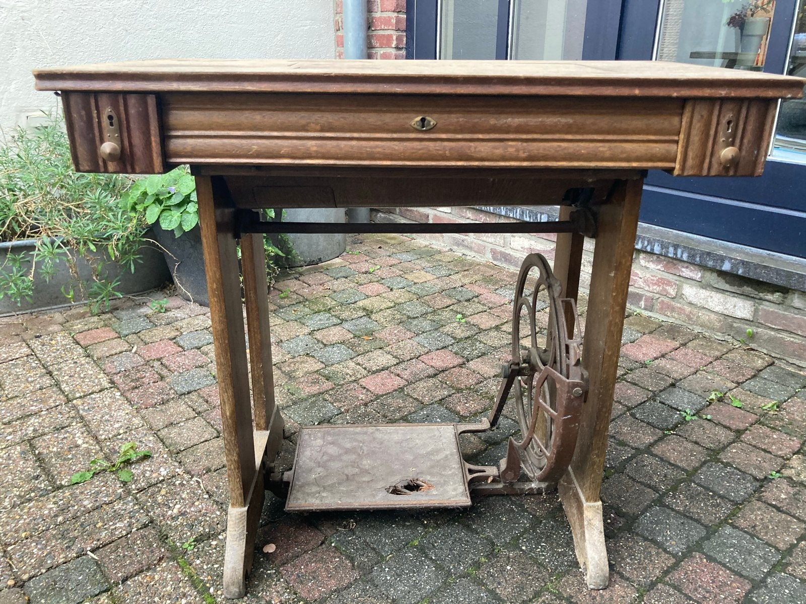 Antieke naaimachinetafel - incl machine-Decoratief onderstel, Ophalen