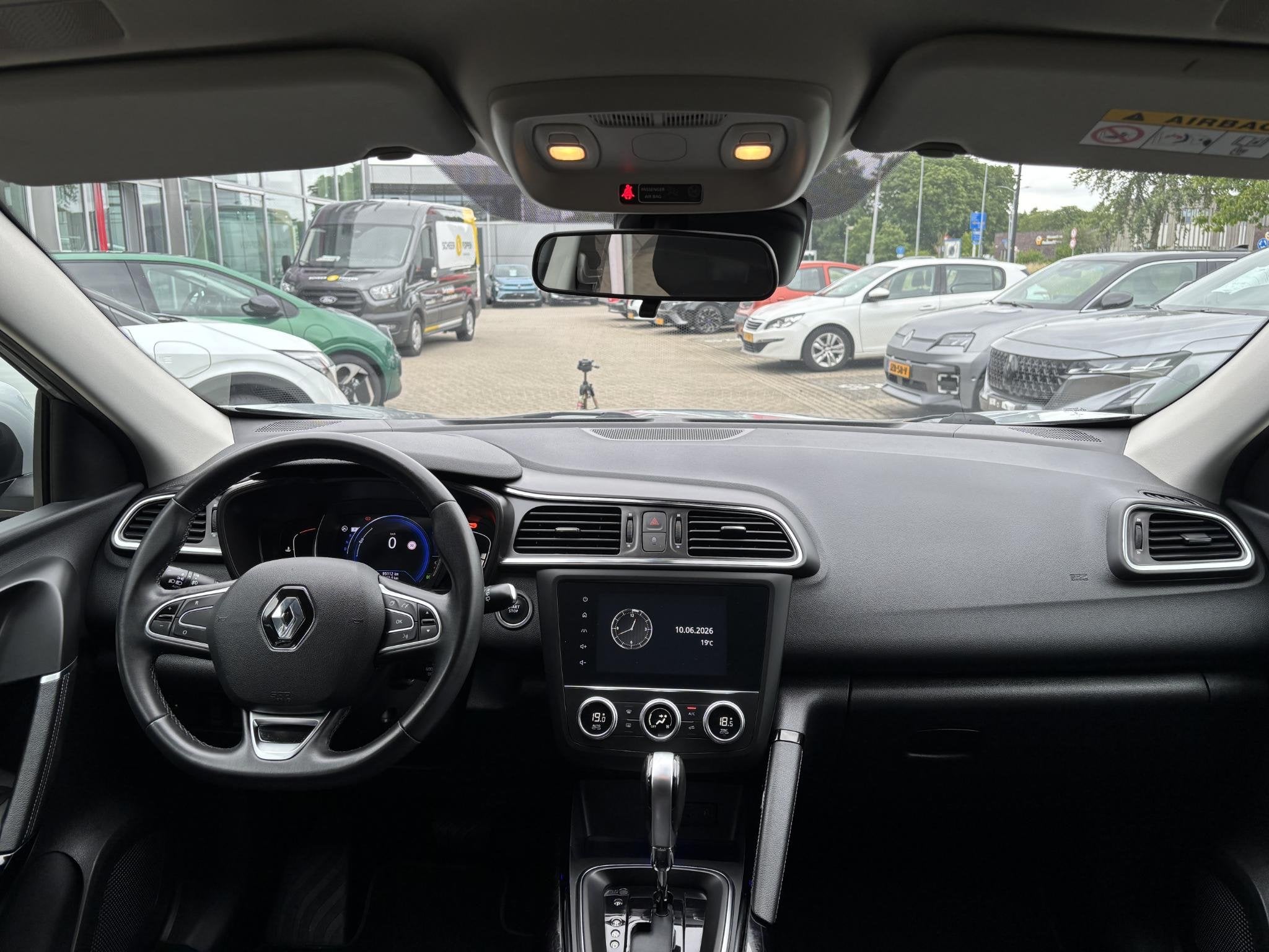 Renault Kadjar 1.3 TCe Black Edition | Automaat | Trekhaak |, Auto's, Kadjar, Gebruikt, 4 cilinders, 1337 kg