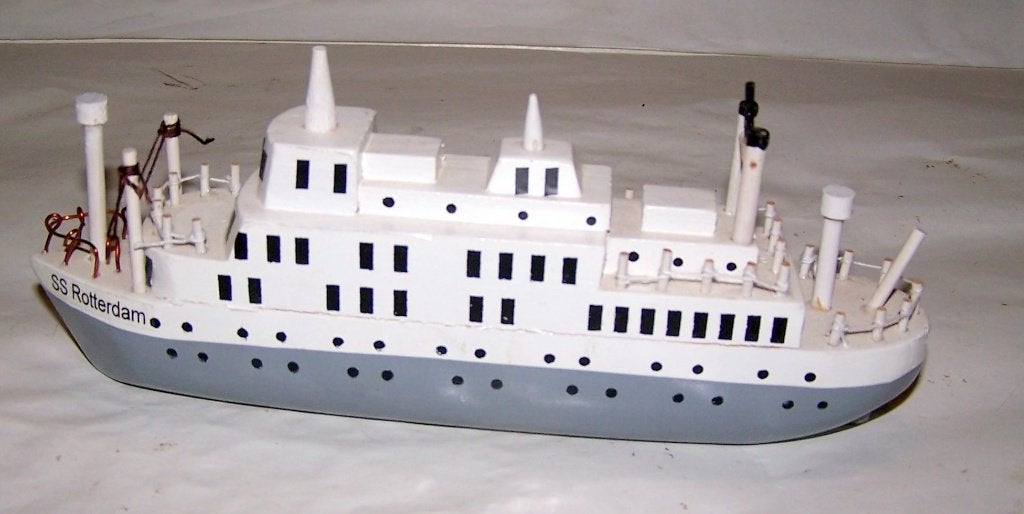 Houten model SS Rotterdam. Nwst., Verzamelen, Scheepvaart, Ophalen of Verzenden, Zo goed als nieuw, Motorboot, Schaalmodel