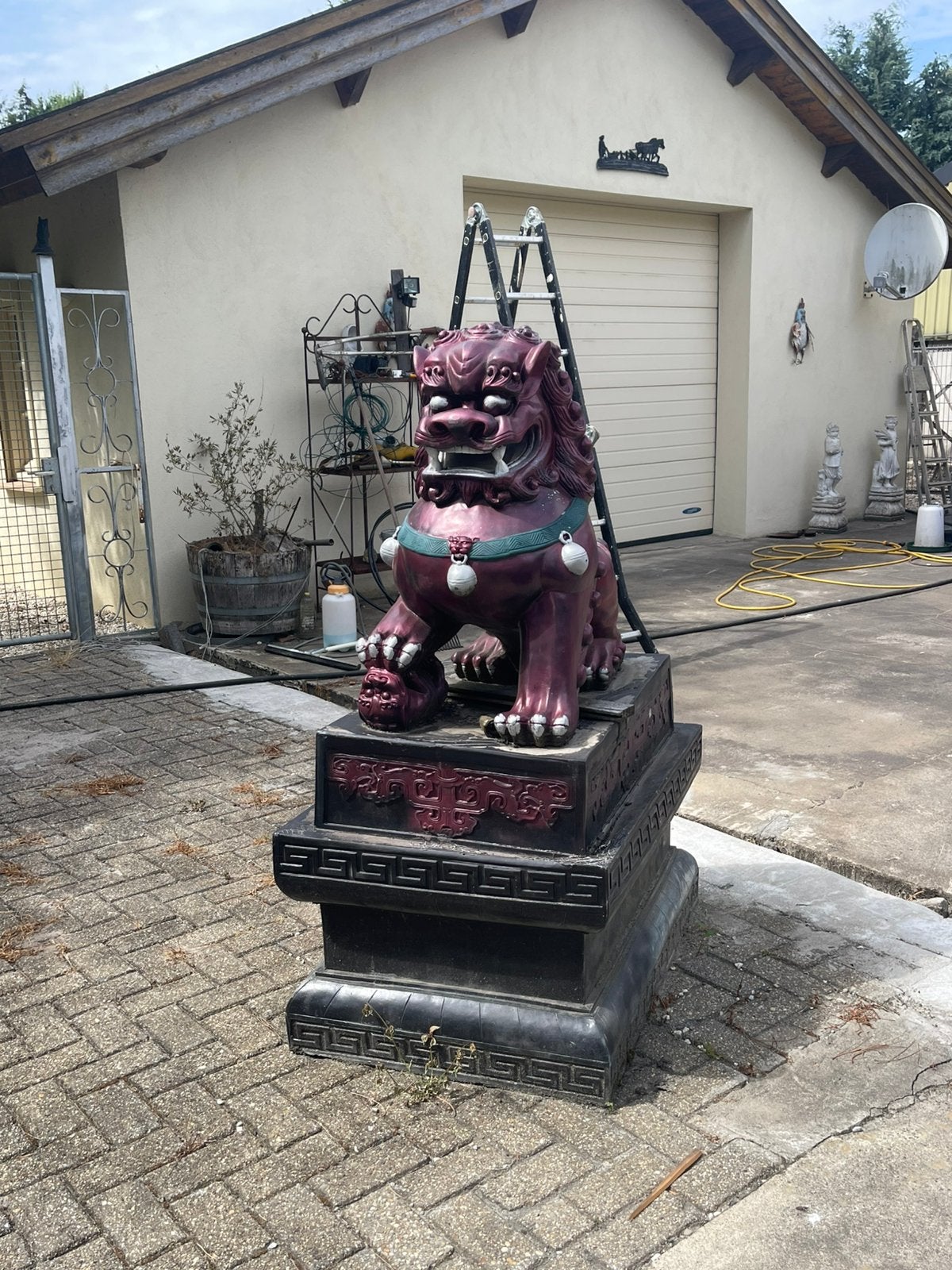 Te koop Boeda cinees kunststof leeuw bieden., Tuin en Terras, Tuinbeelden, Ophalen, Zo goed als nieuw, Kunststof