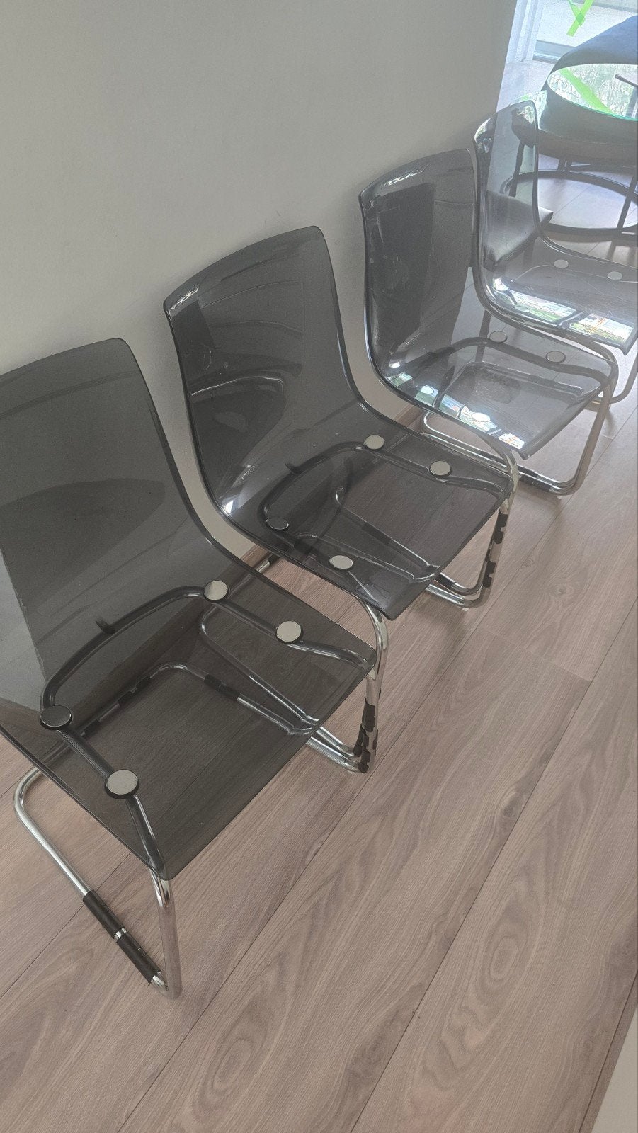 Set van 4 moderne eetkamerstoelen - Transparant grijs, Gebruikt, Ophalen of Verzenden, Vier, Metaal