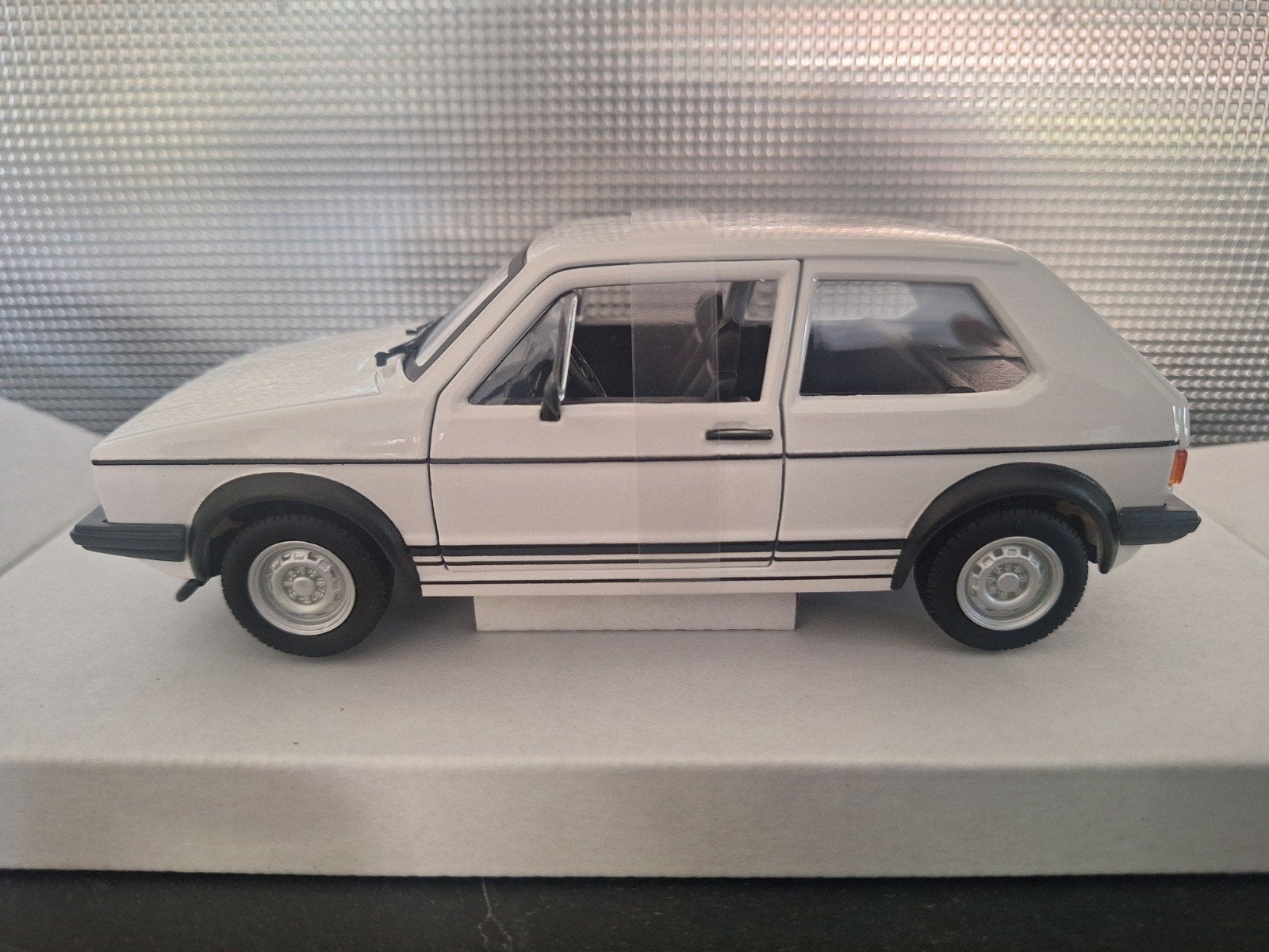 Volkswagen Golf MK1 1979 Schaal 1:24, Auto, Burago, Burago, Nieuw