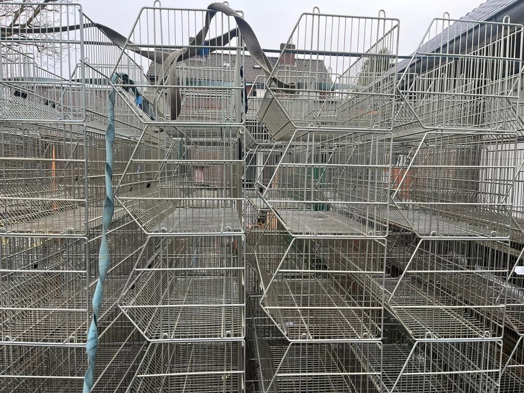 Metalen stapelbare draadmanden, Ophalen