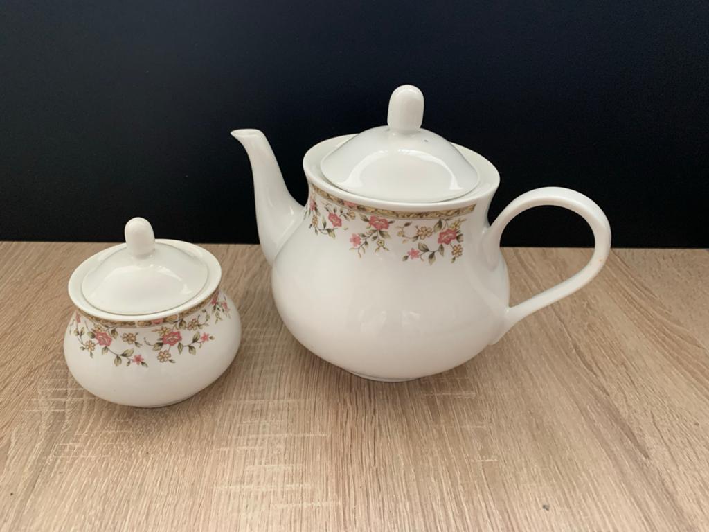 Theepot en suikerpot set met bloemendecoratie, Ophalen of Verzenden