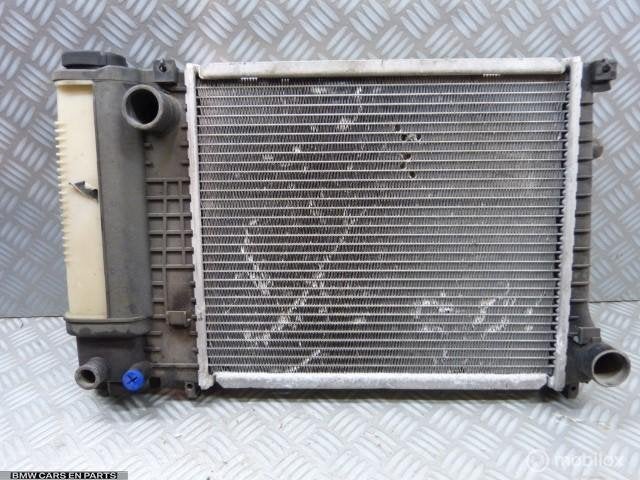 Radiateur BMW 3-serie E30 316i 318i m40, Auto-onderdelen, Gebruikt, Ophalen of Verzenden, BMW, BMW