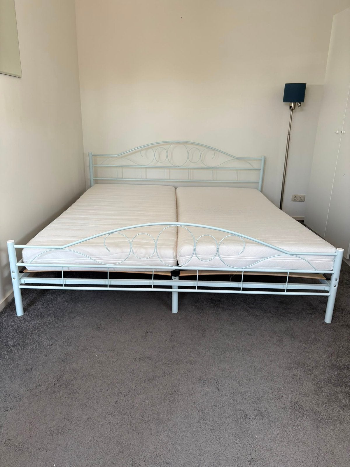Tweepersoonsbed z.g.a.n., Huis en Inrichting, Slaapkamer | Bedden, Ophalen, Zo goed als nieuw, Tweepersoons, Hout