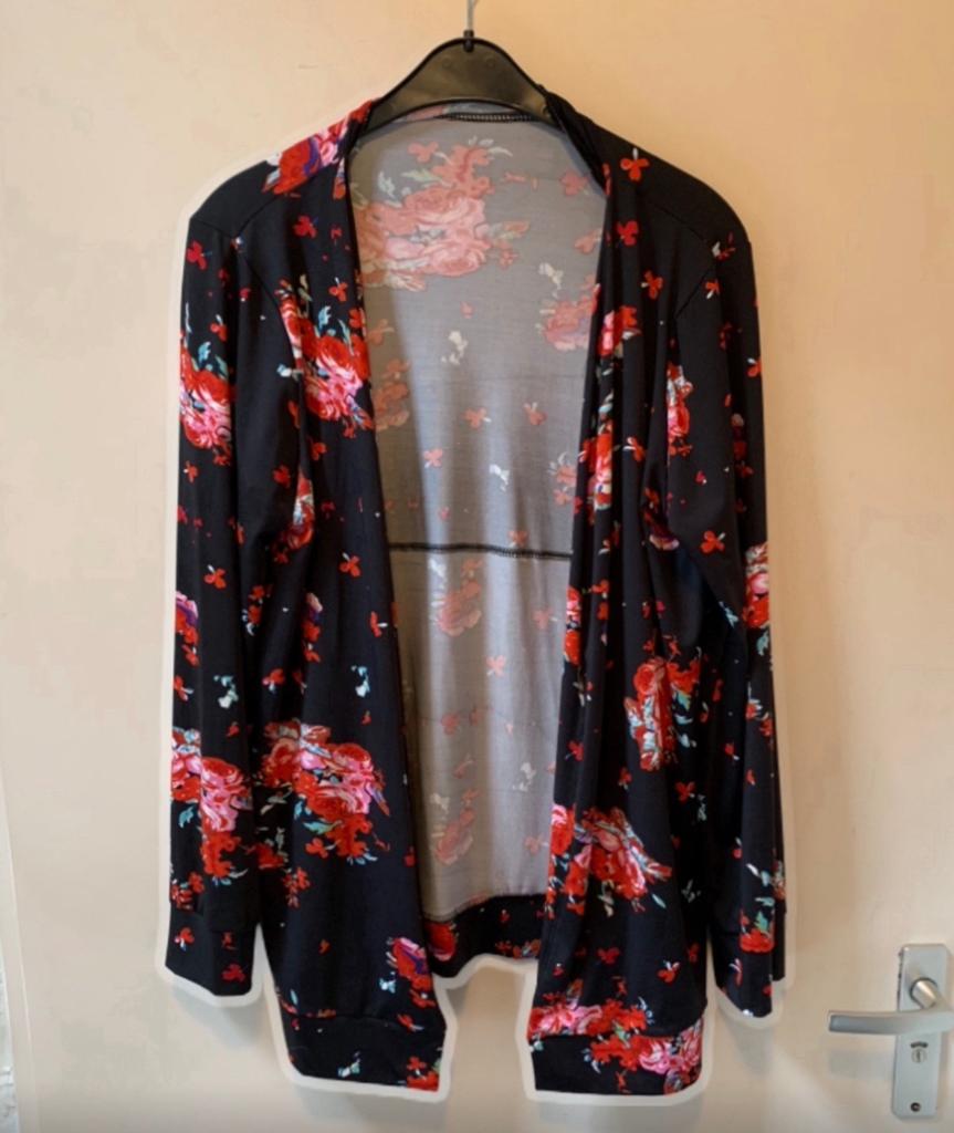 Zwarte bloemen blazer.  maat L, Ophalen of Verzenden, Zo goed als nieuw, Maat 42/44 (L), Zwart
