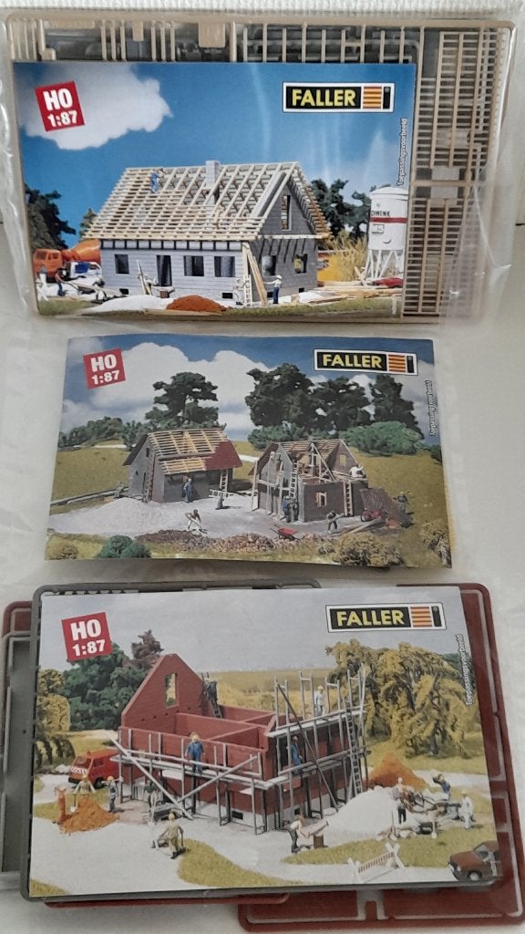 FALLER H0 HUIZEN IN AANBOUW + BOUWPLAATS ASSORTIMENT, Overige merken, Gelijkstroom of Wisselstroom, Brug, Tunnel of Gebouw, Nieuw