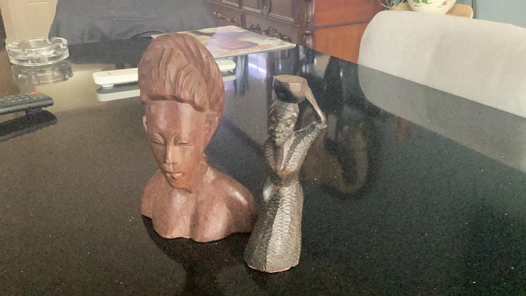 Twee handgesneden houten beelden, Afrikaanse stijl, Antiek en Kunst, Ophalen of Verzenden, Handgemaakt, 20 - 50 cm, Beeld
