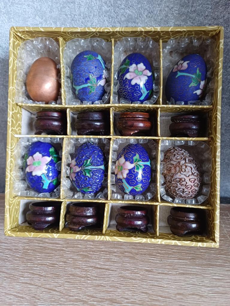 Set van 8 Cloisonné eieren op houten standaardjes, Ophalen of Verzenden