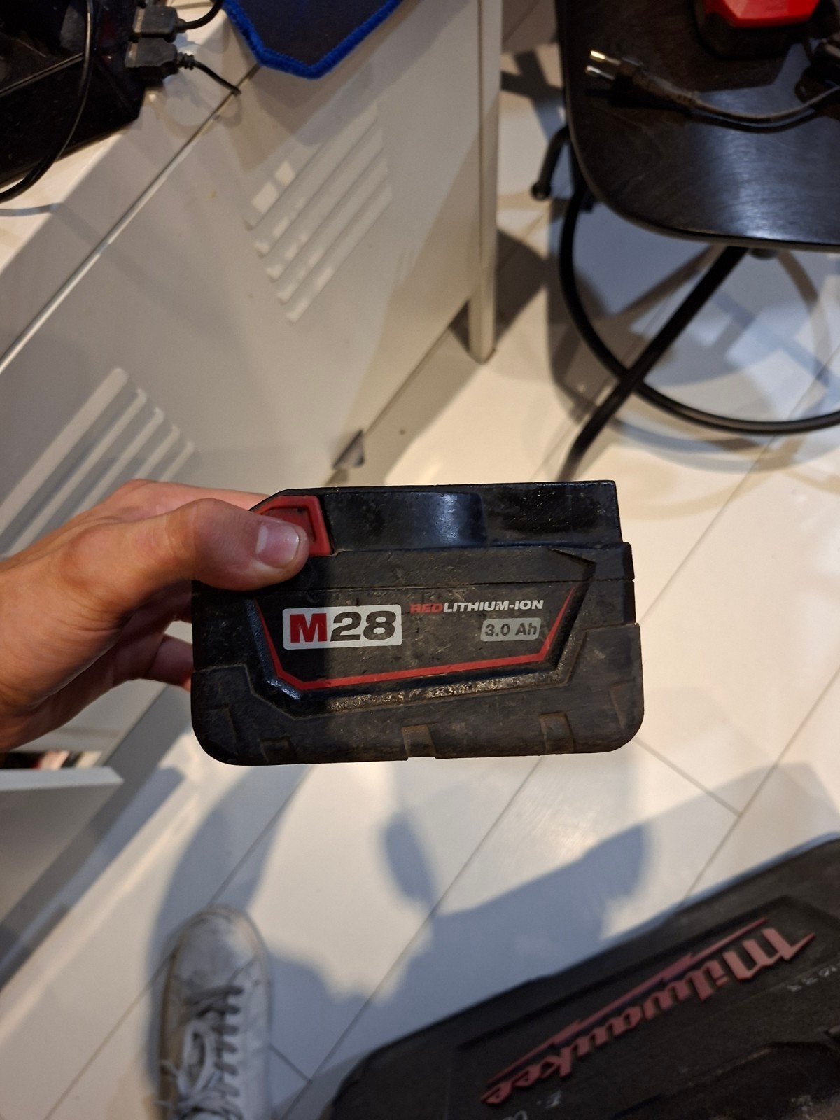 Milwaukee M28 accu, Ophalen of Verzenden, Gebruikt, Boor- en Schroefmachine
