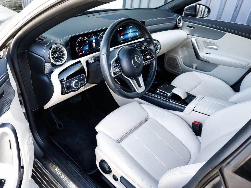 Mercedes-Benz CLA-Klasse Shooting Brake 180 Business Solutio, Auto's, 136 pk, Gebruikt, 4 cilinders, Zilver of Grijs