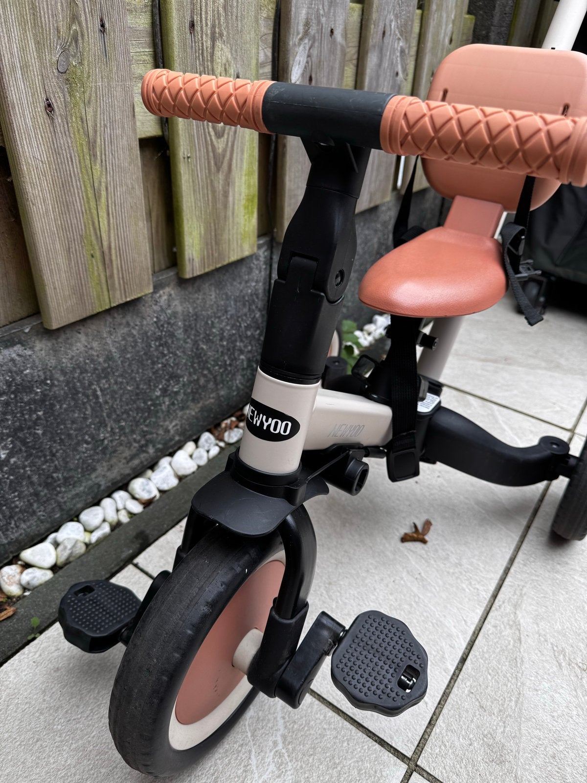 Foto 5 van NEWYOO 4-in-1 Kinderdriewieler/Loopfiets - Zo goed als nieuw