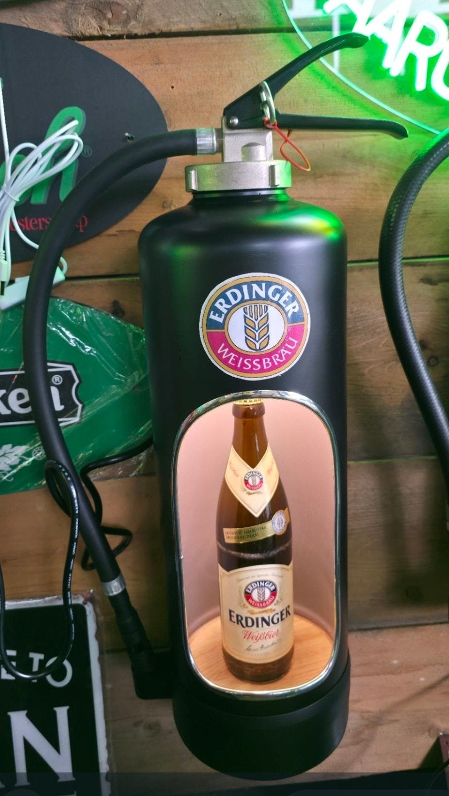 Mooie ERDINGER brandblusser met ledverlichting.

Mooie dec, Ophalen of Verzenden, Nieuw, Reclamebord, Plaat of Schild, Overige merken