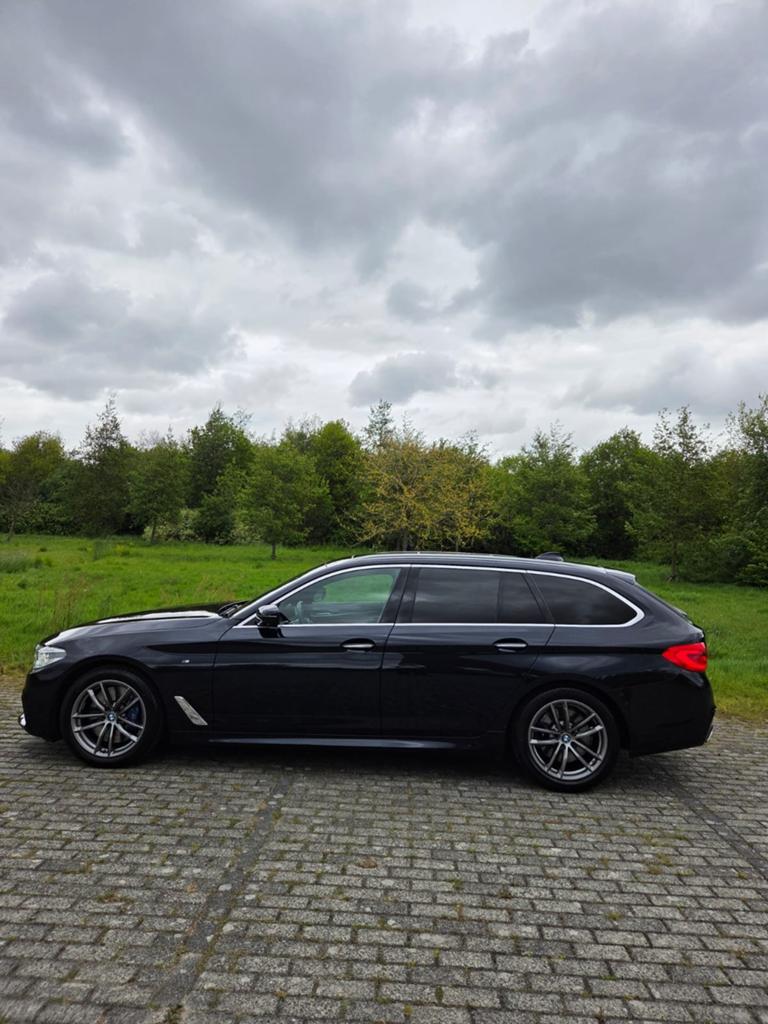 BMW 5-Serie 540i 340pk Xdrive Aut. 2017 Zwart, Auto's, BMW, 2000 kg, Origineel Nederlands, Stationwagon, Vierwielaandrijving