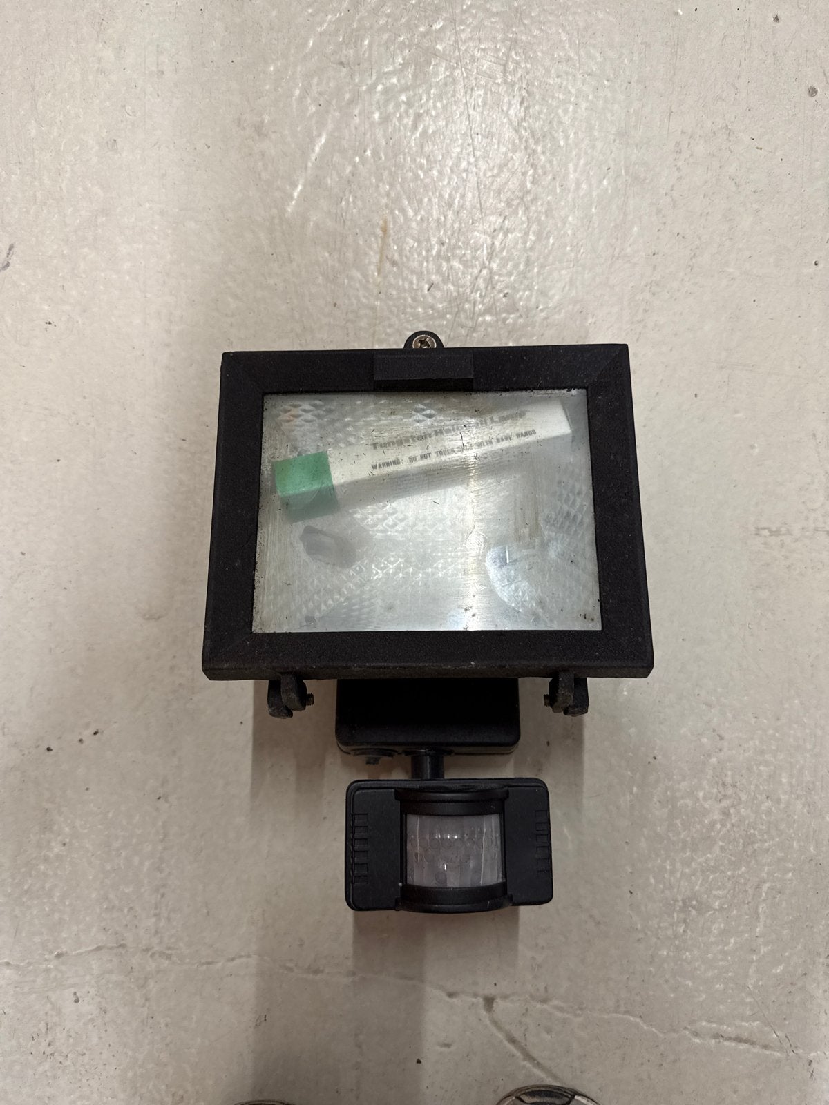 Buitenlamp met sensor - Goede staat, klein scheurtje, Huis en Inrichting, Met sensor, Ophalen of Verzenden, Gebruikt