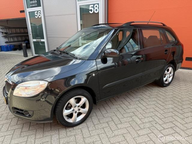 Skoda Fabia Combi 1.6-16V Elegance KM NAP -AIRCO-APK 2027, Auto's, Voorwielaandrijving, Gebruikt, 4 cilinders, Handgeschakeld